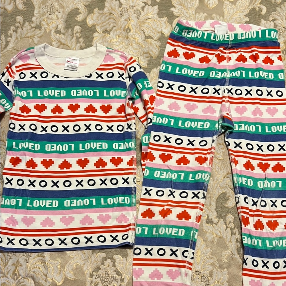 Hanna Andersson valentines 'Loved' Kids Pajama Set
